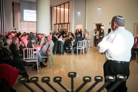 נאום והדלקת נרות