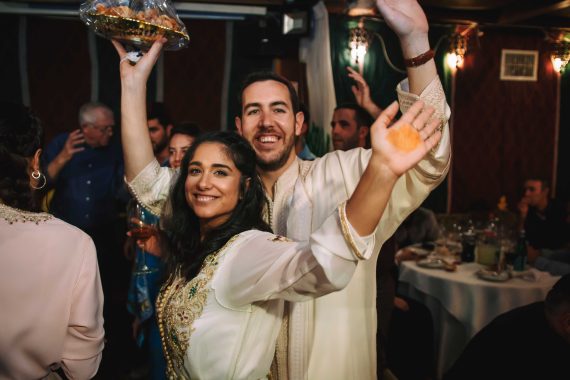 הזוג המאושר בריקודי החינה