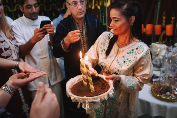 טקס חינה מרוקאית שמצולם במסעדת דארנא